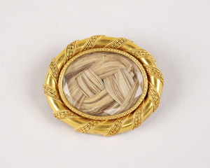 1912-15-0 (mourning brooch)